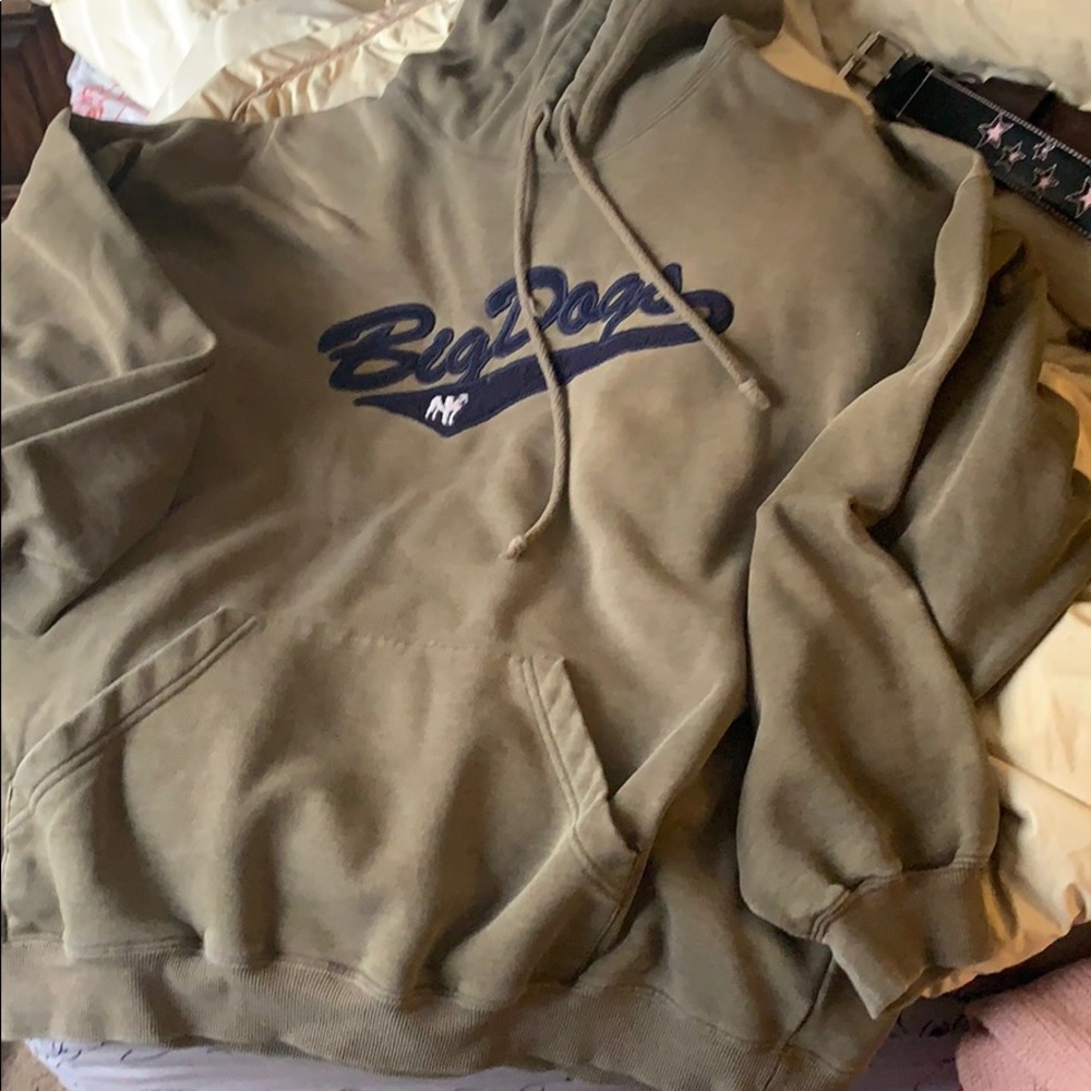 Sweatshirt